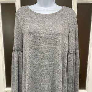 GAP Women's Heathered Gray Crew Neck Sweater
